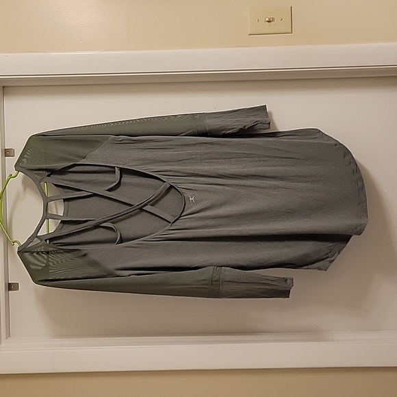 Danskin long sheer sleeved exercise top - Picture 2 of 2